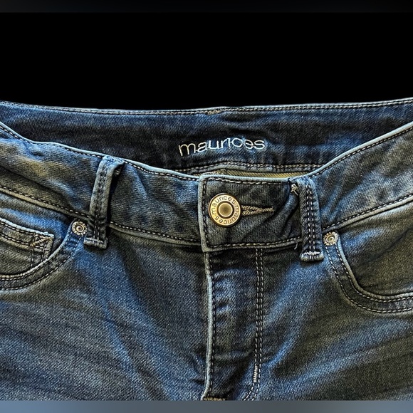 Maurice's Women's Torn and Distressed Jeans Sz 4 Reg - Picture 2 of 5